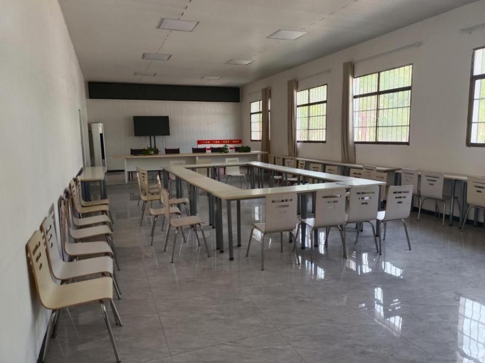 多功能活动室：设施齐全、功能多元，可开展文艺活动、节目排练、培训宣传等，免费向群众开放，是乡村文化服务的重要阵地。