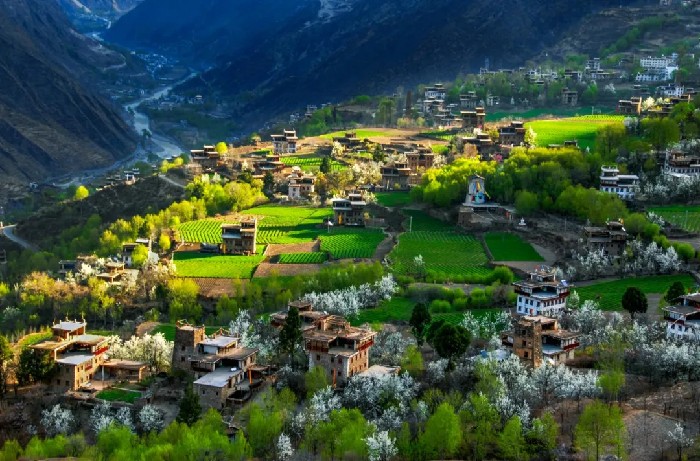 “世界最佳旅游乡村”迎春邀约 四川丹巴基卡依村被写入2026年省政府工作报告