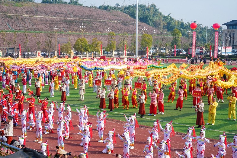 到四川过中国年 “千龙千狮闹新春 欢欢喜喜过大年” 四川省2026春节群众文化活动 暨“非遗年货购物月”主场活动在自贡富顺盛大启