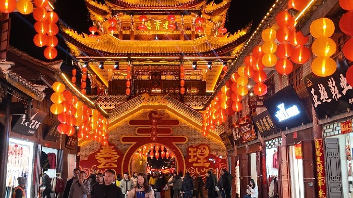 新春佳节与“冬季暖阳”深度融合 “非遗+年味” 点燃凉山“暖经济