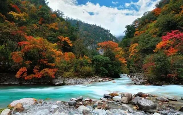 成都自驾3.5小时可达 雅安东拉山大峡谷重启开园