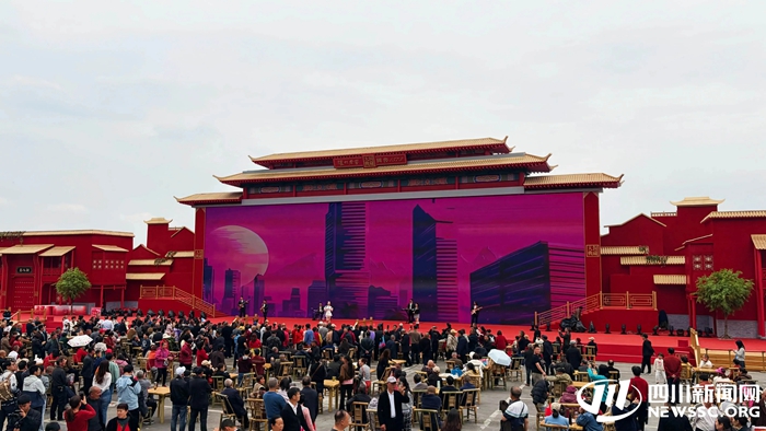 江畔打造“酒主题乐园” 窖主节首次回归泸州以“潮味”圈粉消费者