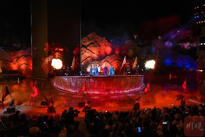 中美嘉宾夜游剑阁，共赴一场文化穿越之旅