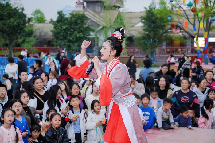 文旅业态上新，四川首个沉浸式演艺小镇开门迎客